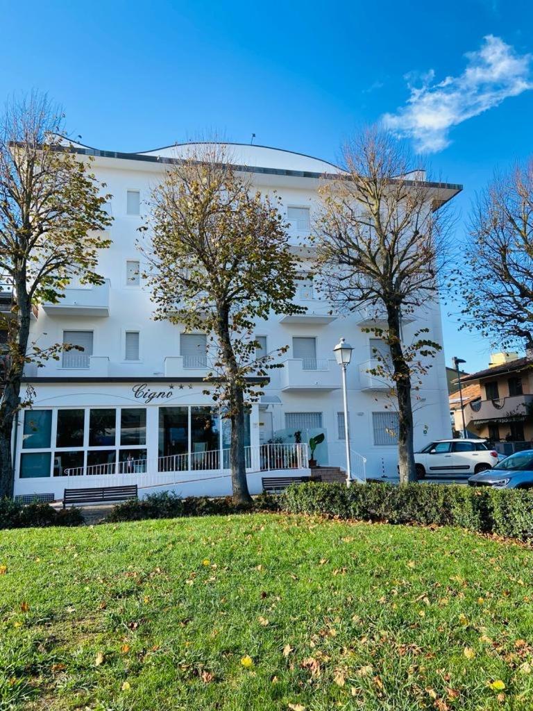 Residence Cigno Римини Екстериор снимка