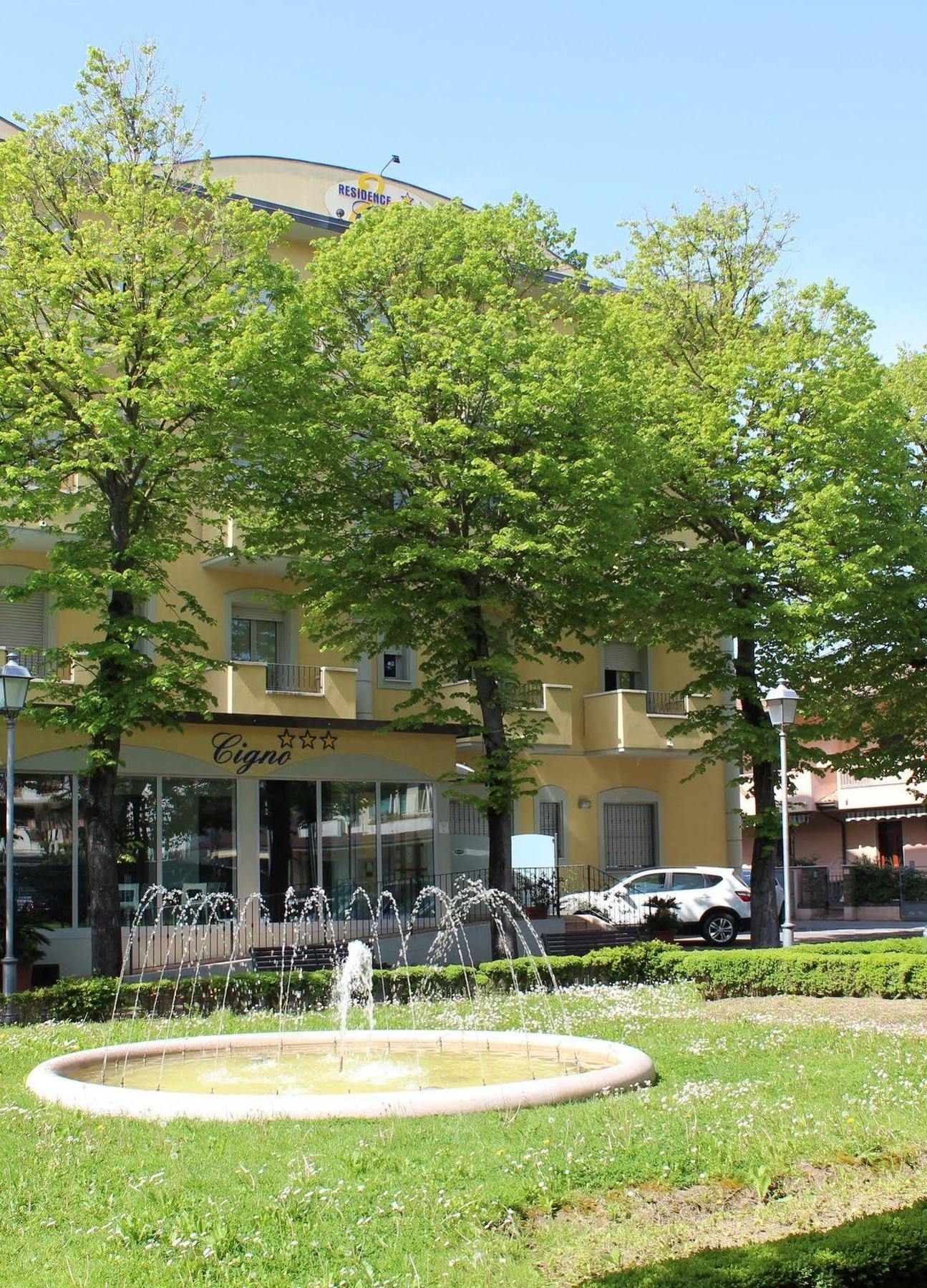 Residence Cigno Римини Екстериор снимка