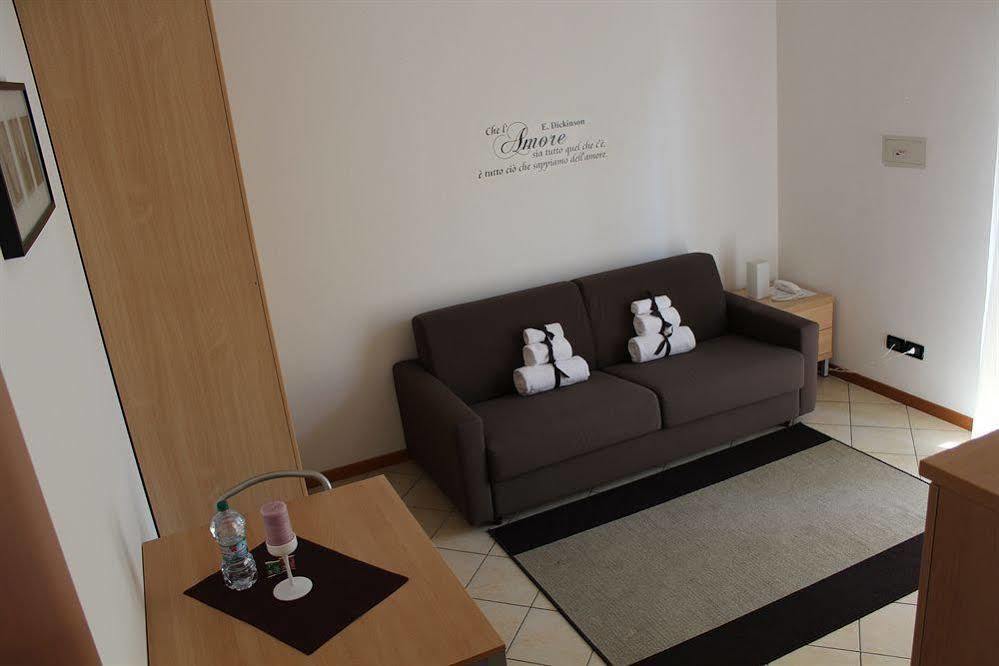 Residence Cigno Римини Екстериор снимка