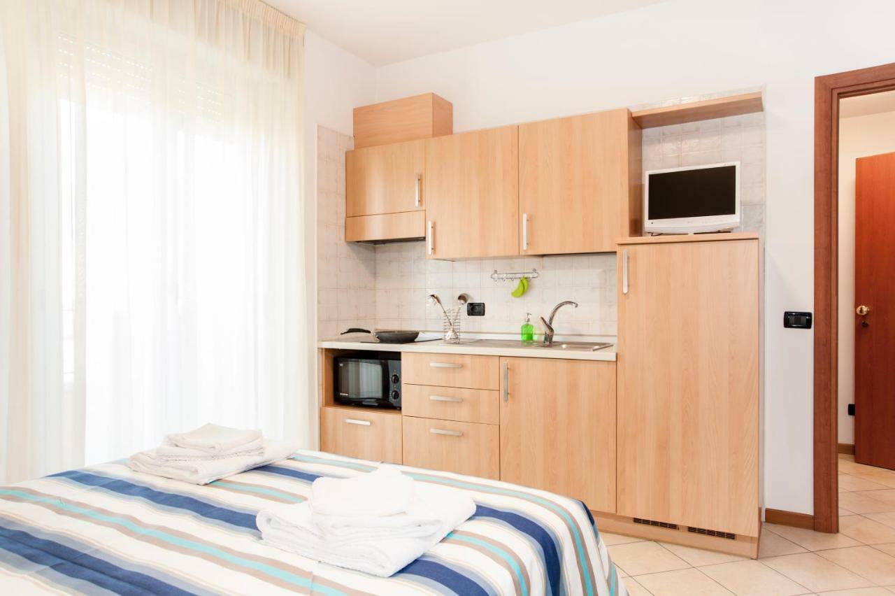 Residence Cigno Римини Екстериор снимка