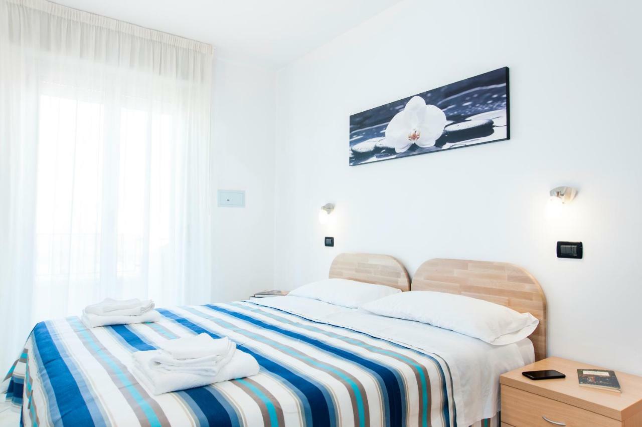 Residence Cigno Римини Екстериор снимка