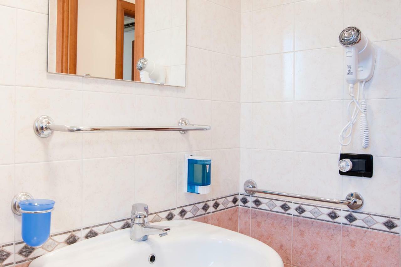 Residence Cigno Римини Екстериор снимка