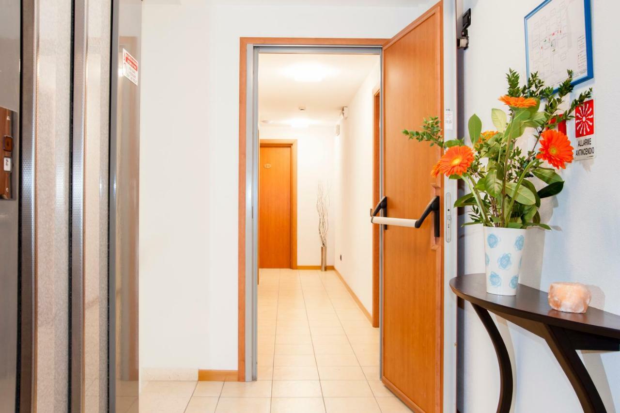 Residence Cigno Римини Екстериор снимка