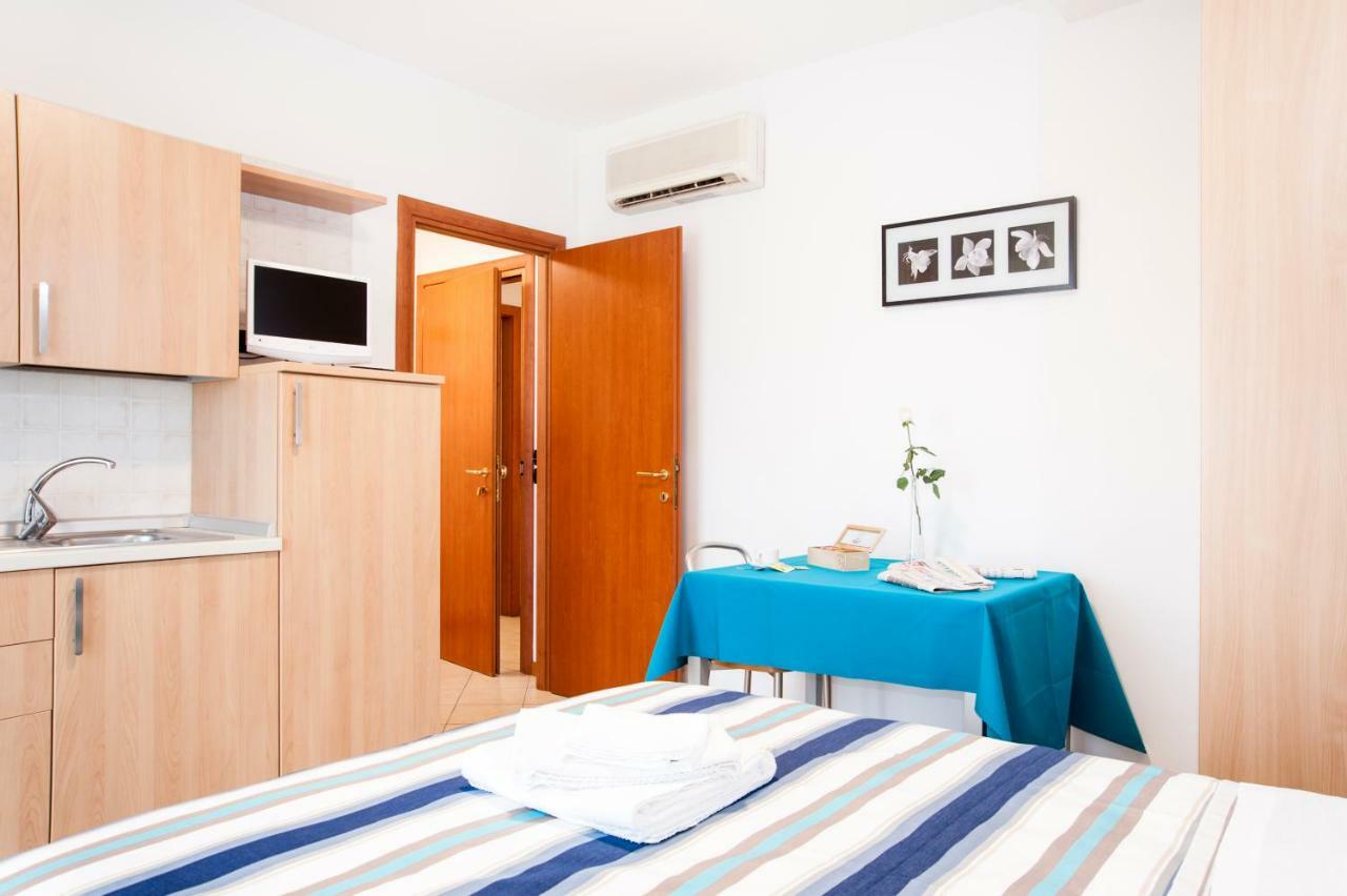 Residence Cigno Римини Екстериор снимка