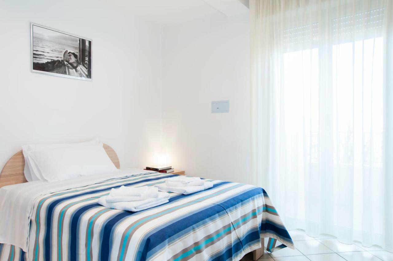 Residence Cigno Римини Екстериор снимка